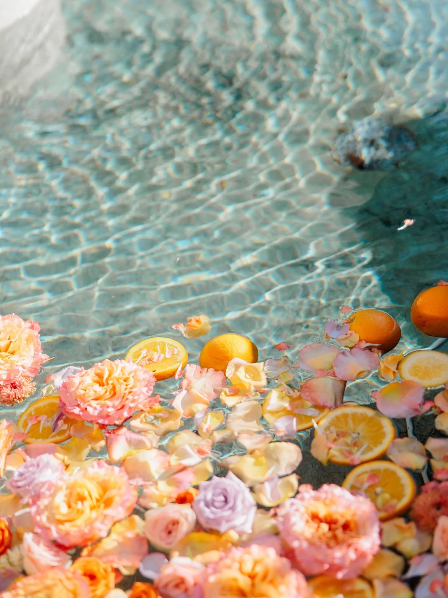 These are forever some of my favorite wedding day florals! I thought I was all about the neutrals but these brought me over to the bright side 🌸

Photo @alessandraleephoto
Venue @ritzcarltonresortsofnaples
Florals @kaleidoscopefloral
HMU @salonteezn