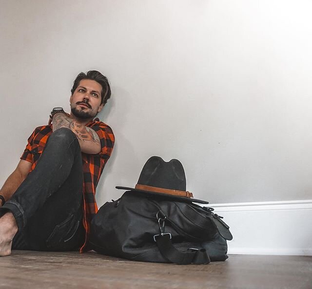 Am I the only planning for a vacation on the other side of this? 🤞!
.
.
.
#vacationfromvacation #quarantinefatigue #packabag #victorinox #style #waitingontheworldtochange #thecasualathlete