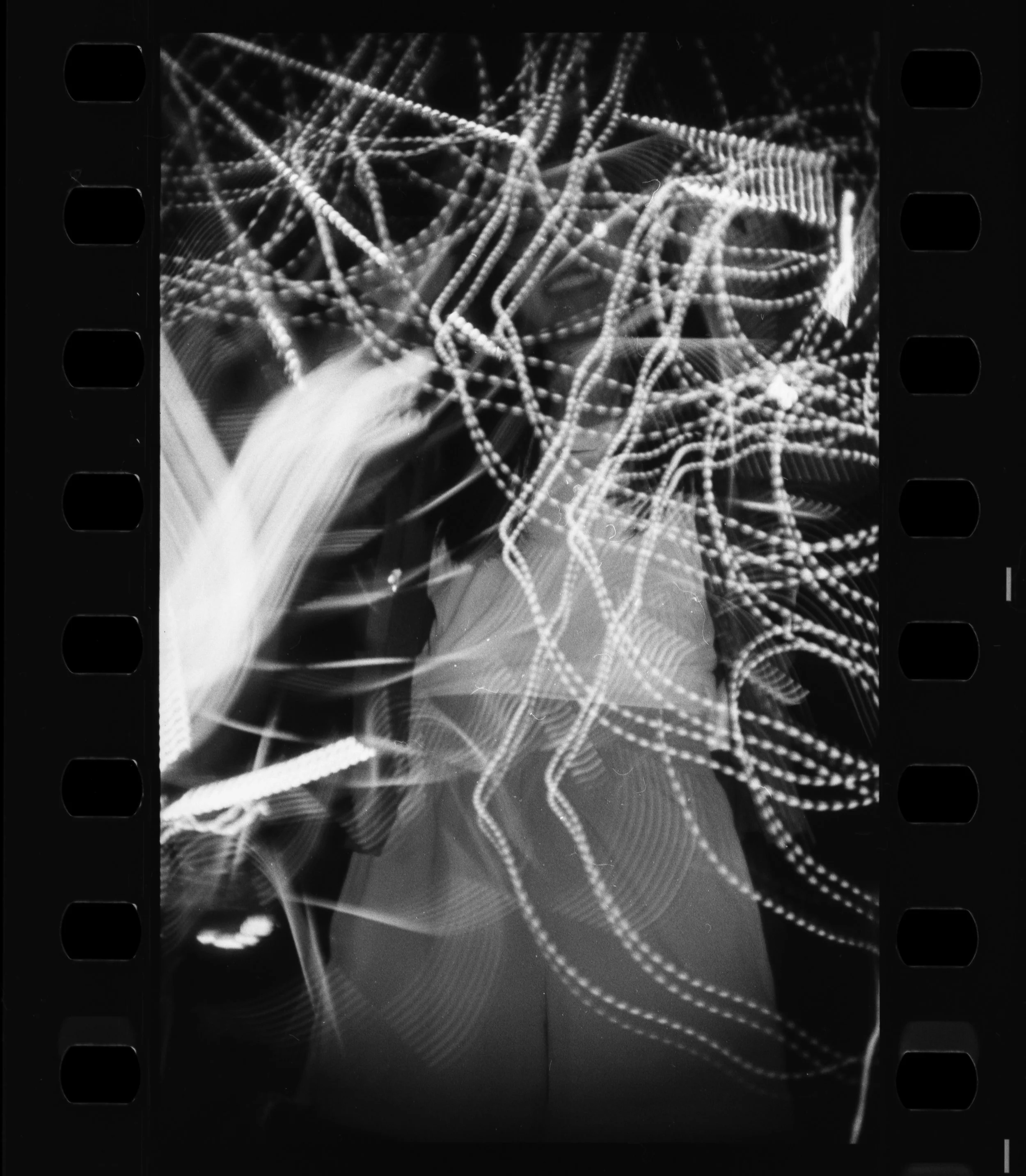 Campos_Holga_135FC_Kodak_Double-X_5222_22-1.jpg