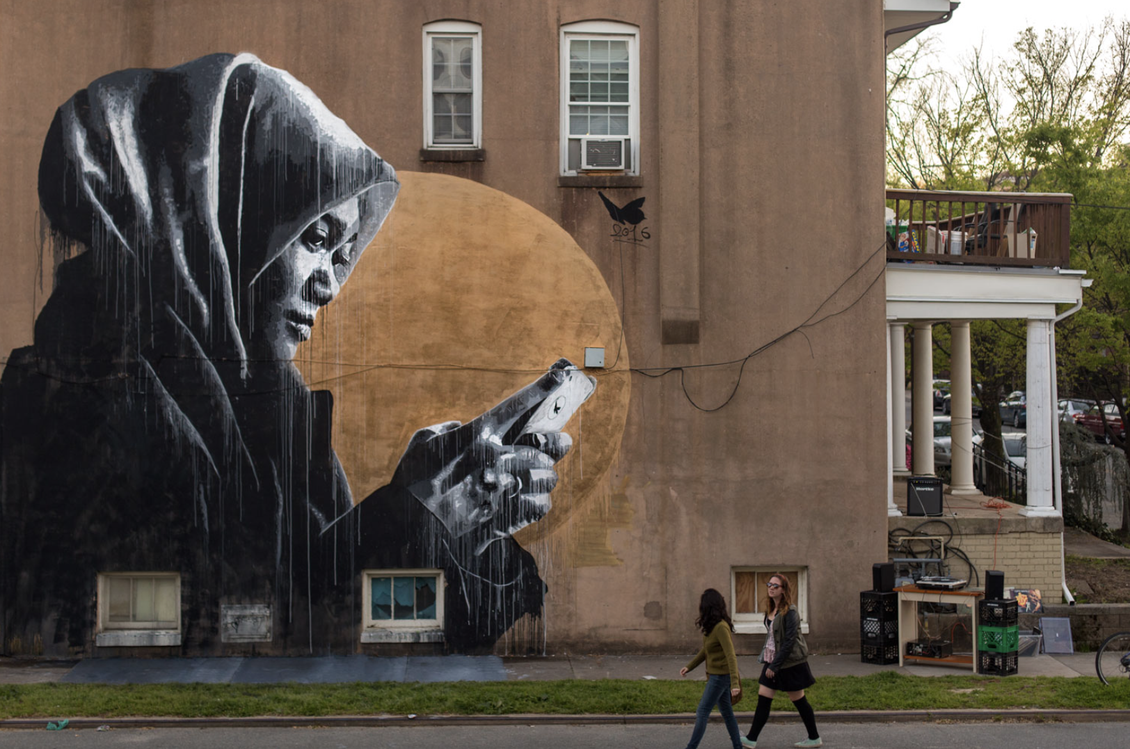 girl with phone | nils