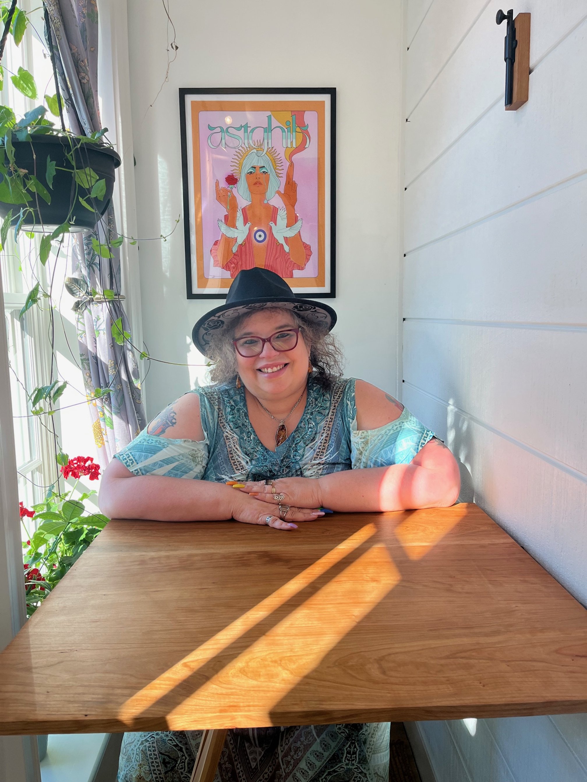 Tea & Tarot with Roxie Zwicker