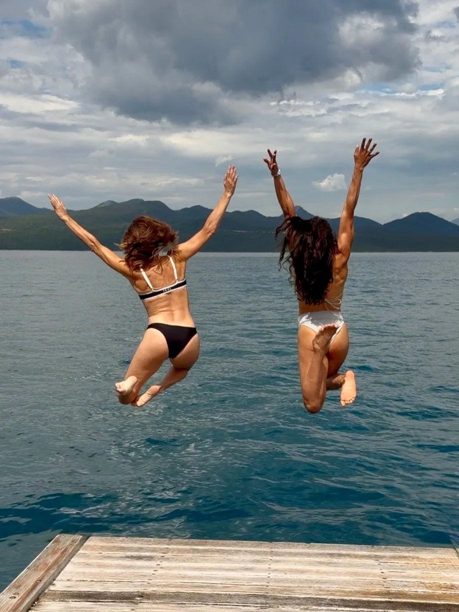 Here&rsquo;s your sign to do something epic with your best friend 💙🤍💙🤍

Greece | Lefkada | bff | yoga teachers | Ionian Sea