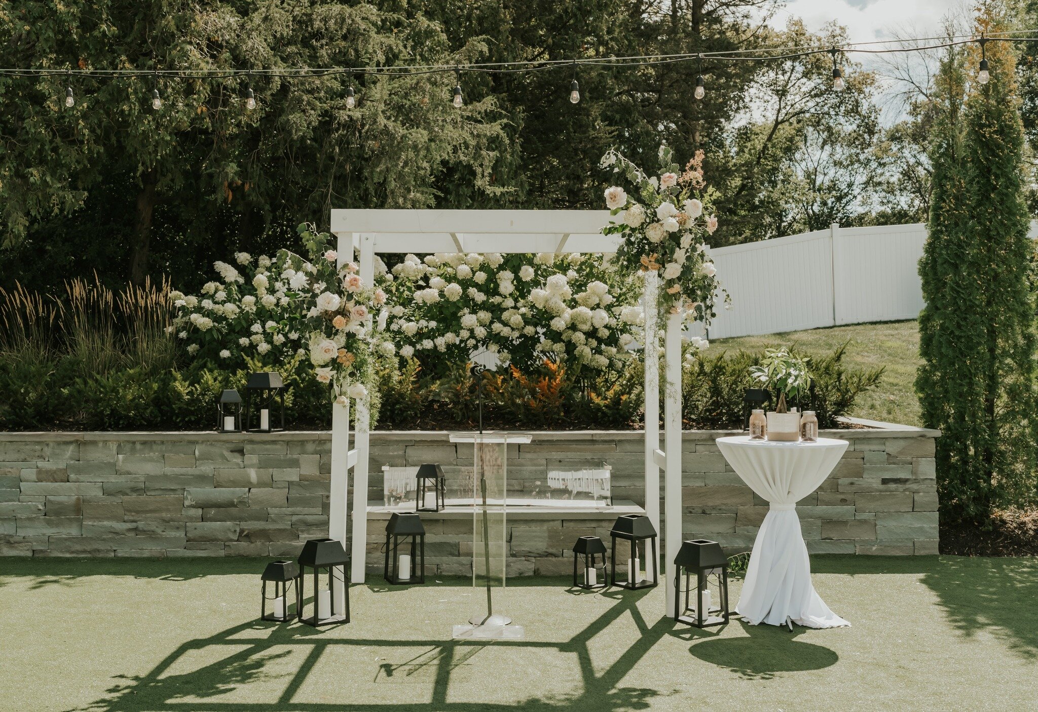 Such a beautiful day for such a beautiful wedding!

 #installation #designer #design #weddingfloraldesign #weddingflower #weddingflowersdecor #weddingflowers #weddingflorals #weddingflorist #weddingfloral #weddingseason #weddingday #wedding #twinciti