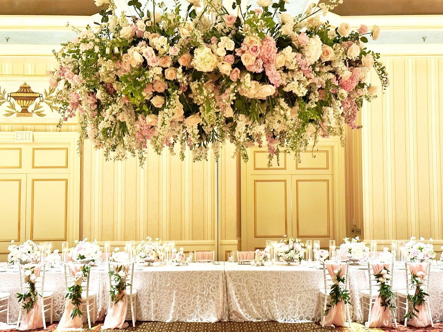 A head table and installation of fairytale dreams. @arhillukka was the loveliest bride and we were so honored to create a magical reception space for her.🩷

Planner: @kismeteventgroup 
Venue: @saintpaulhotel 
Linens: @lineneffects 
Chairs: @the_seat