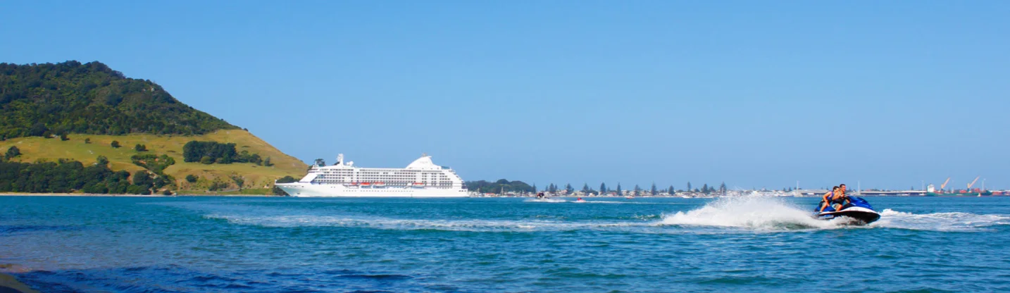 Mount-Maunganui-Jet-ski-kreuzschiff-meer.jpg
