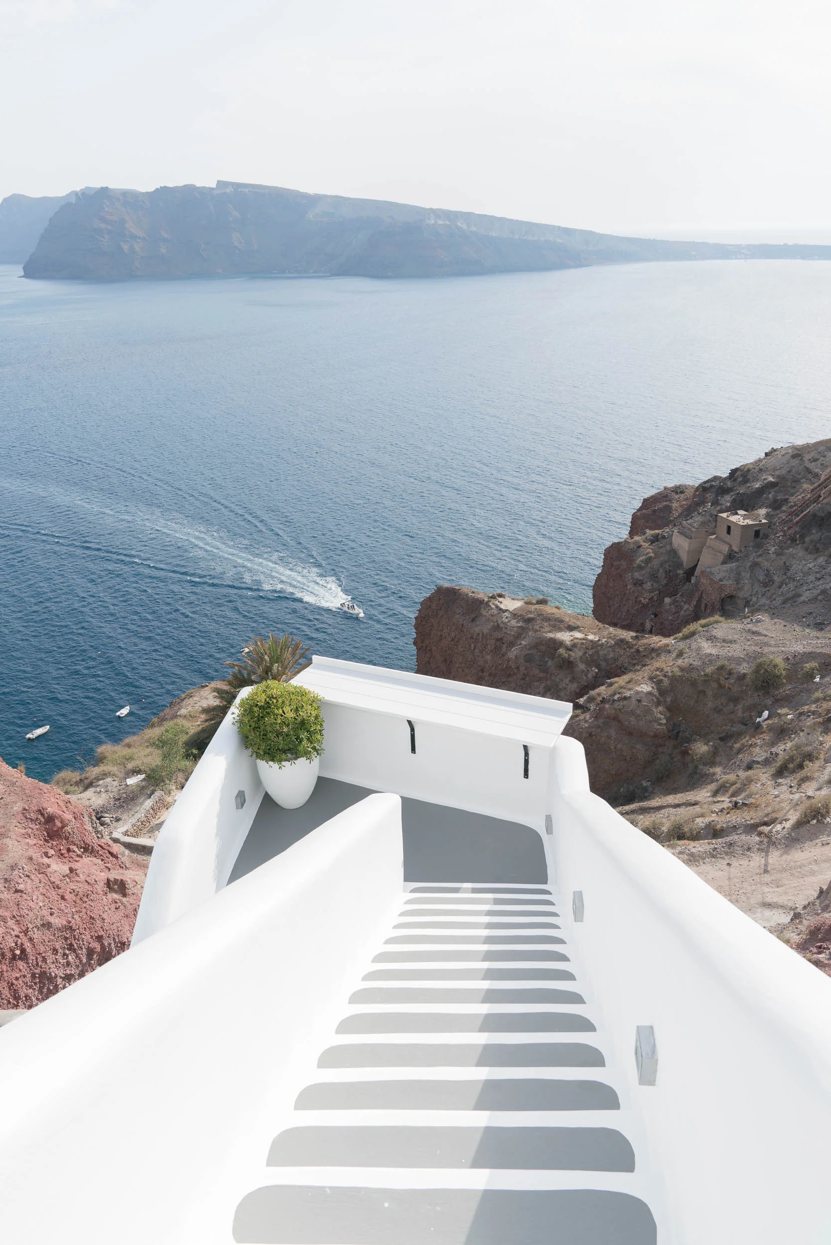 the_getaway_edit_greece_santorini_oia_charisma_suites-1.jpg
