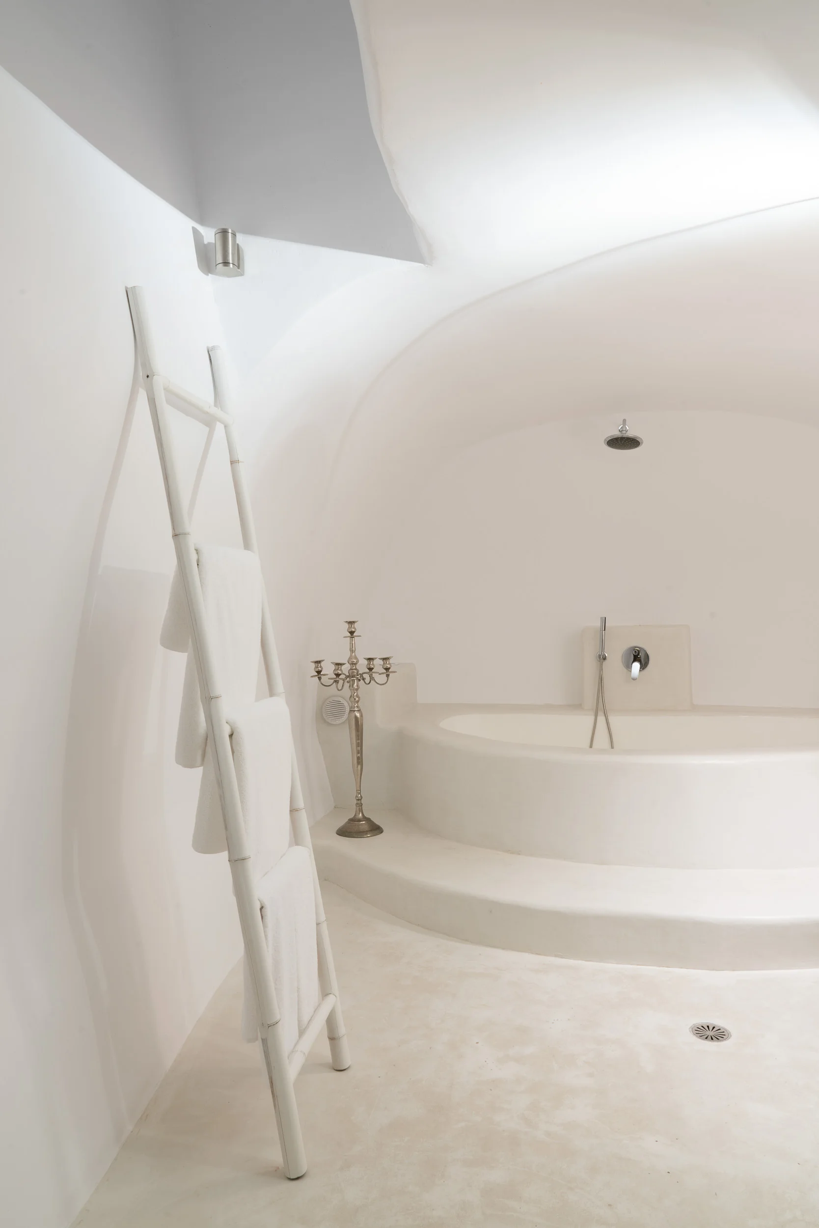the_getaway_edit_greece_santorini_oia_charisma_suites-6.jpg
