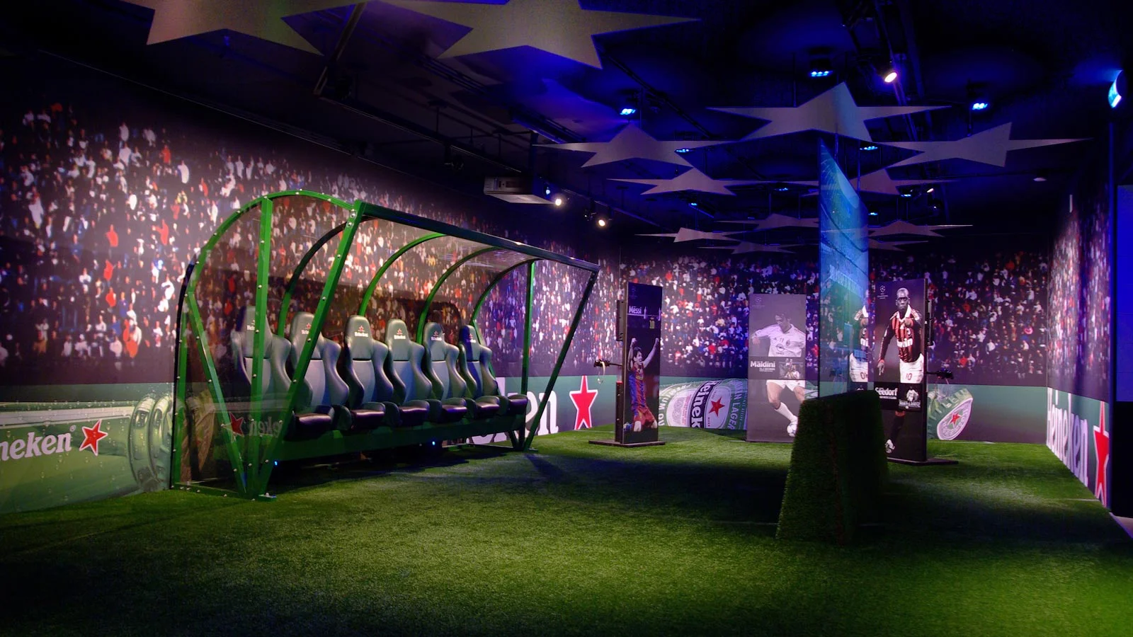 01-Heineken-Heineken-Experience-Amsterdam-2013-spatial-design-UCL-room-oil.jpg