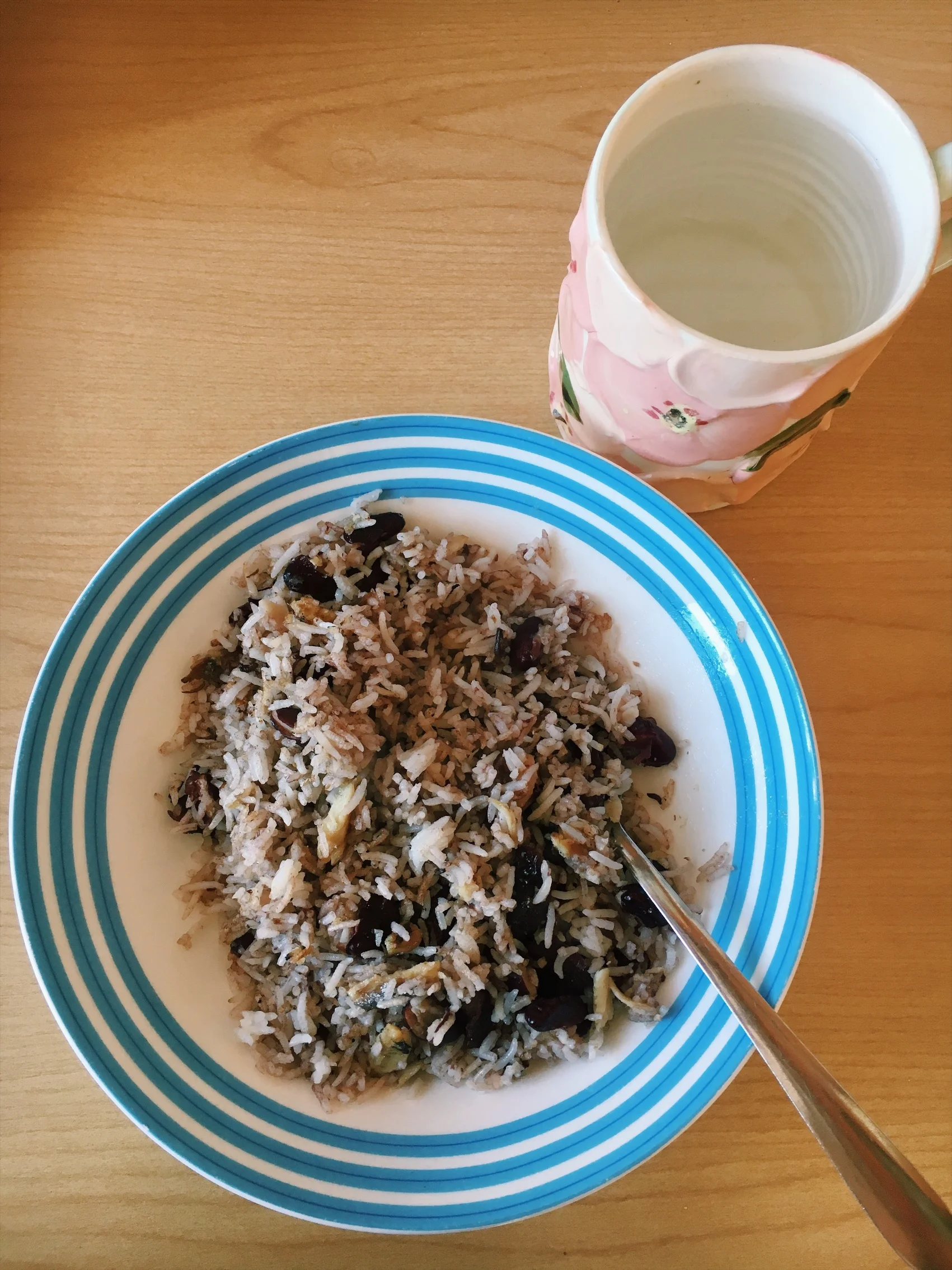 Rice, kidney beans, kale, and some garlic with a lovely cup of hot water.