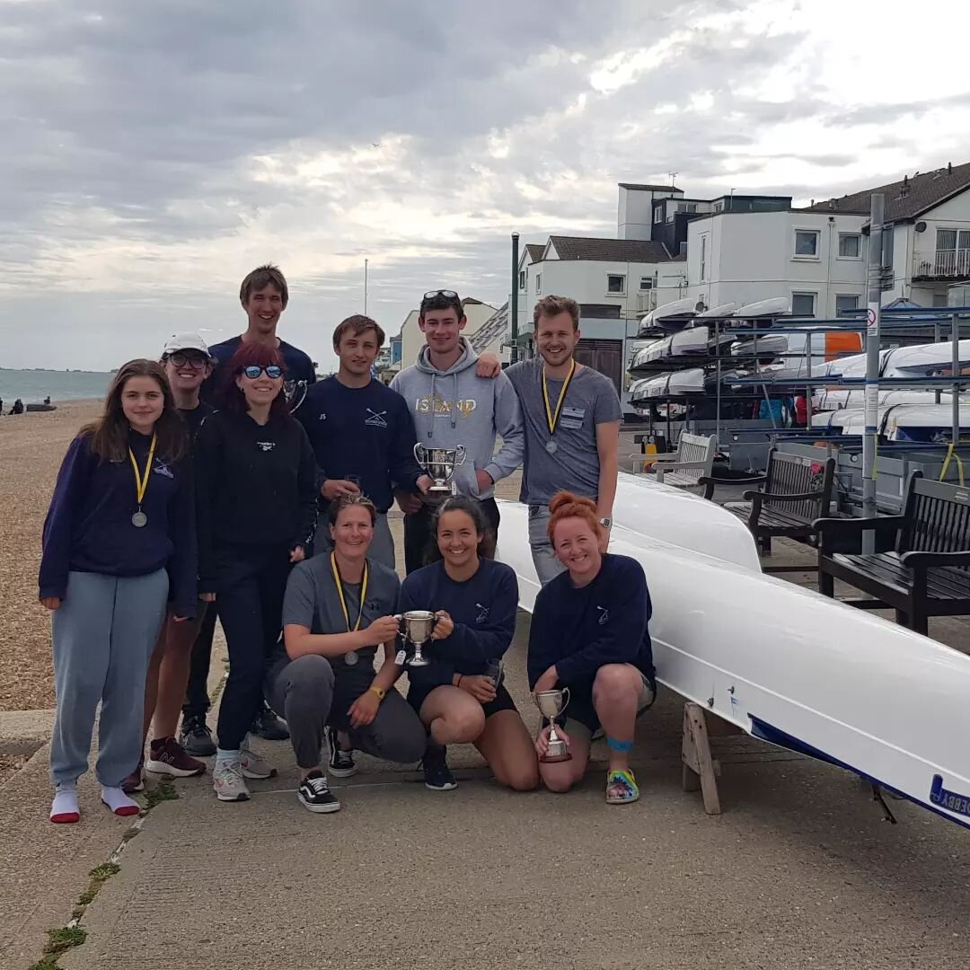 Another double winning weekend for the club!
Well done to all our crews for competing especially in some rough conditions down on the coast!!

🥇Congrats to our:
Mens Junior pair, Ladies Junior 4, Ladies Junior pair, Mens Novice 4 and a massive well 