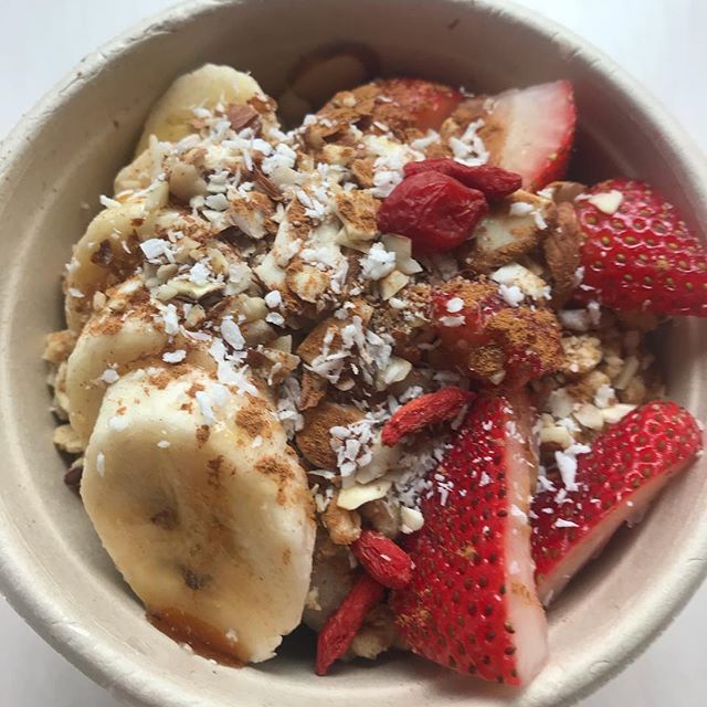 It&rsquo;s a TINY B.O.G kind of day!  This brings a little ☀️into my day despite it being another rainy day.  #selfcaresaturday🙌 #healthhappinessbliss💕 #blissholistichealth #mykure #kurepdx #acaibowl