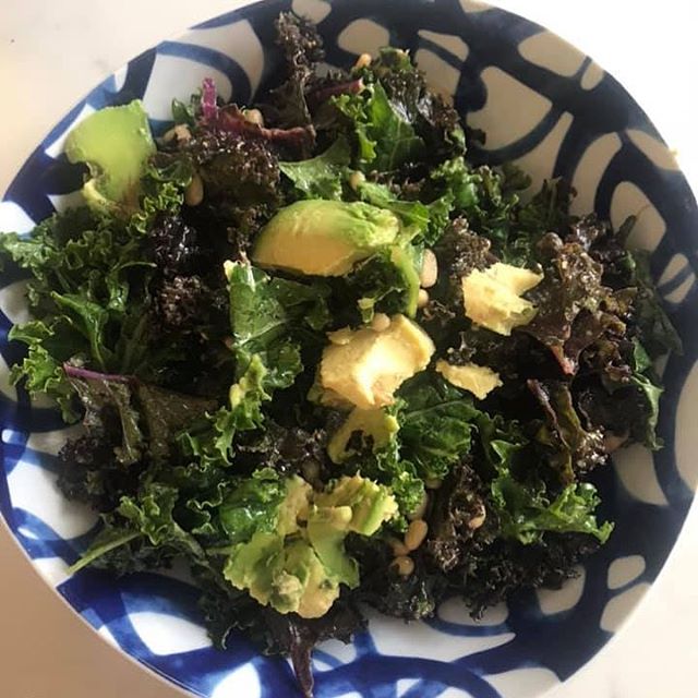 My Favorite Kale 🥬 Salad Ever!  The sun ☀️ is out and it makes me so happy! It is amazing what a little sunshine and greens can do for the mind, the body, and ❤️. #healthhappinessbliss💕 #simplylighter #blissholistichealth❤️ #kalesalad #eatyourgreen