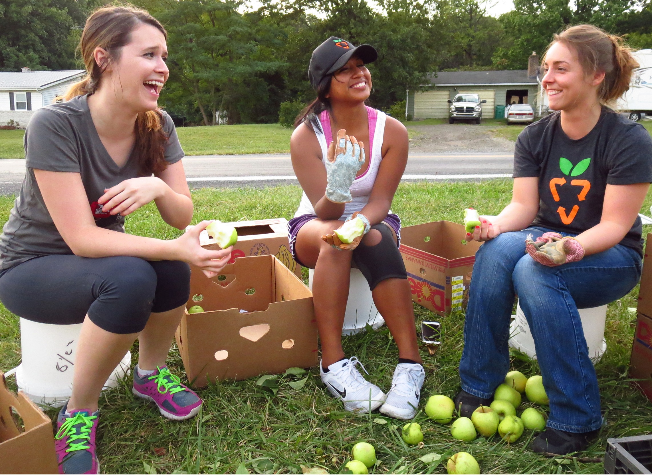 halleigh-apples-cropped.jpg