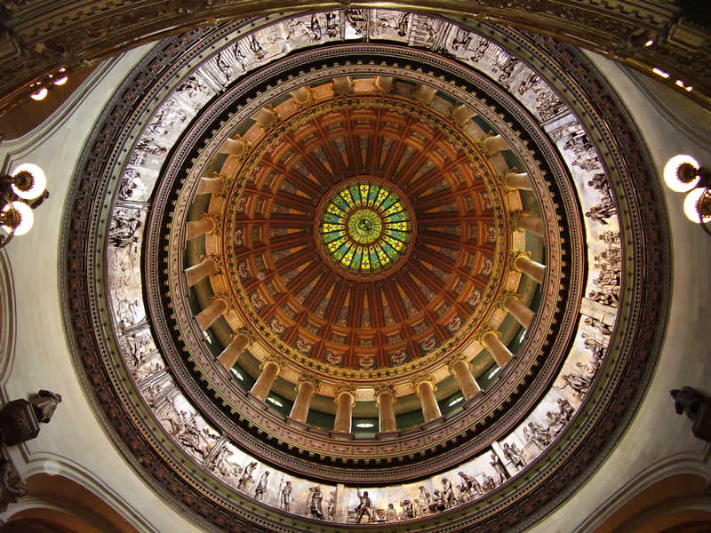 stock-photo-state-of-illinois-capital-dome-42078703.jpg
