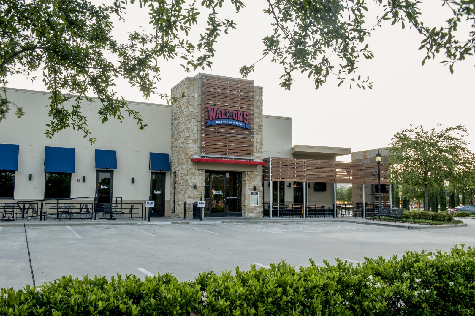 Walk-Ons-Towne-Center-Front-1600x1064.jpg