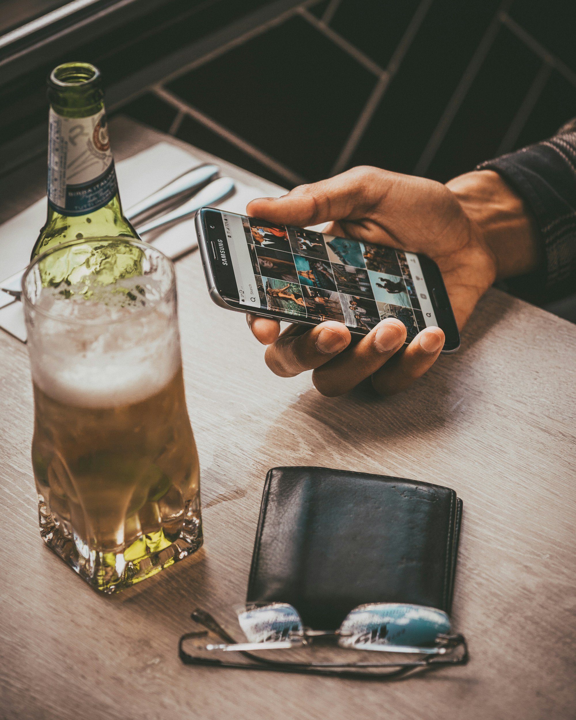 Hand, phone, beer