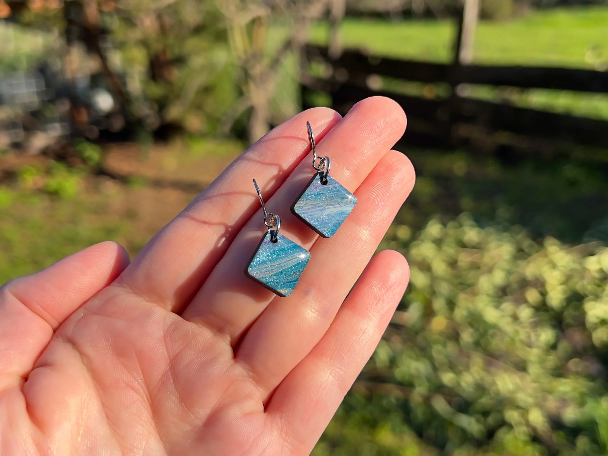 Small Diamonds 2 in hand-1.jpg