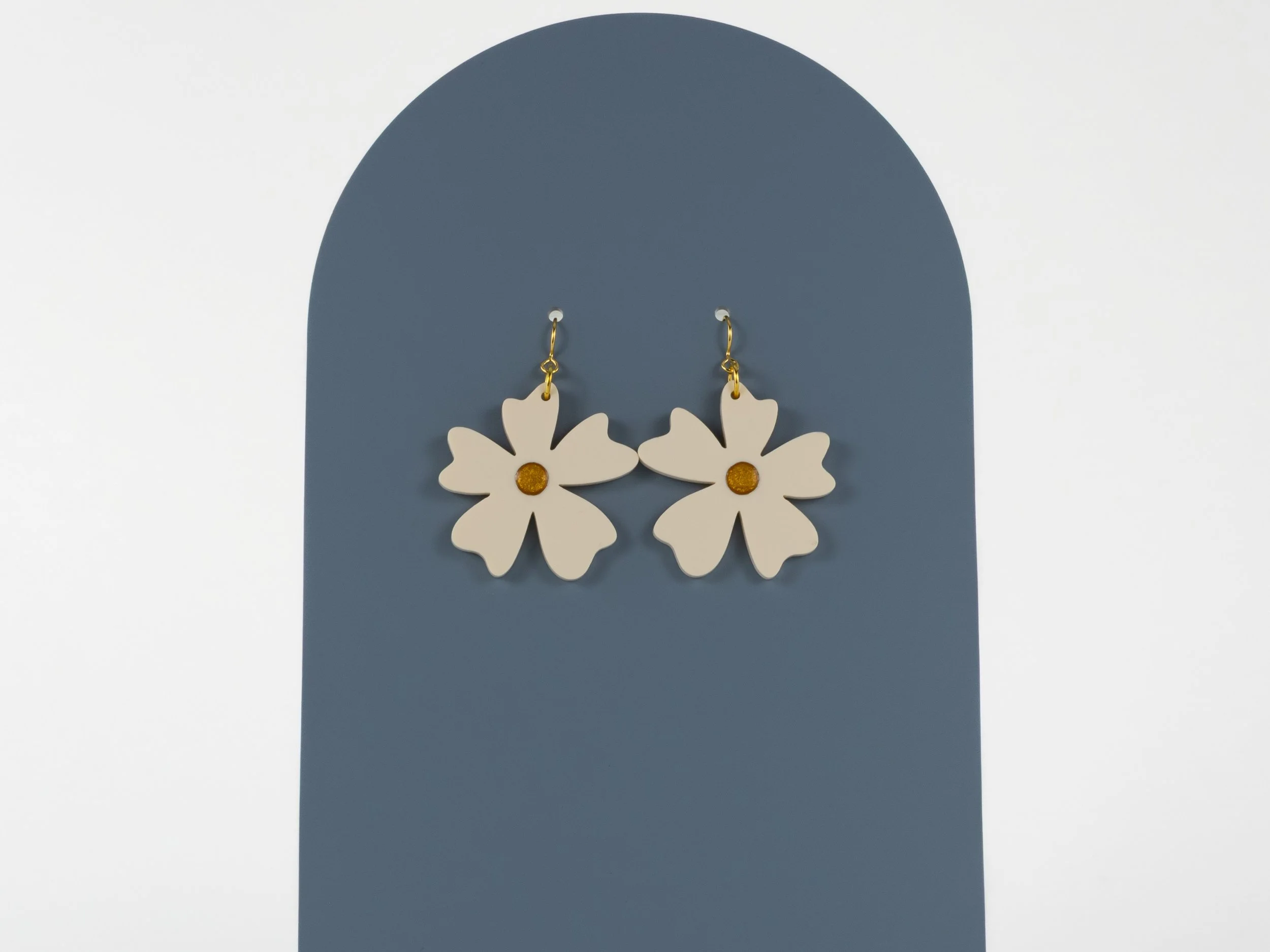 Acrylic 5 Petal Flower in Bone White and Gold