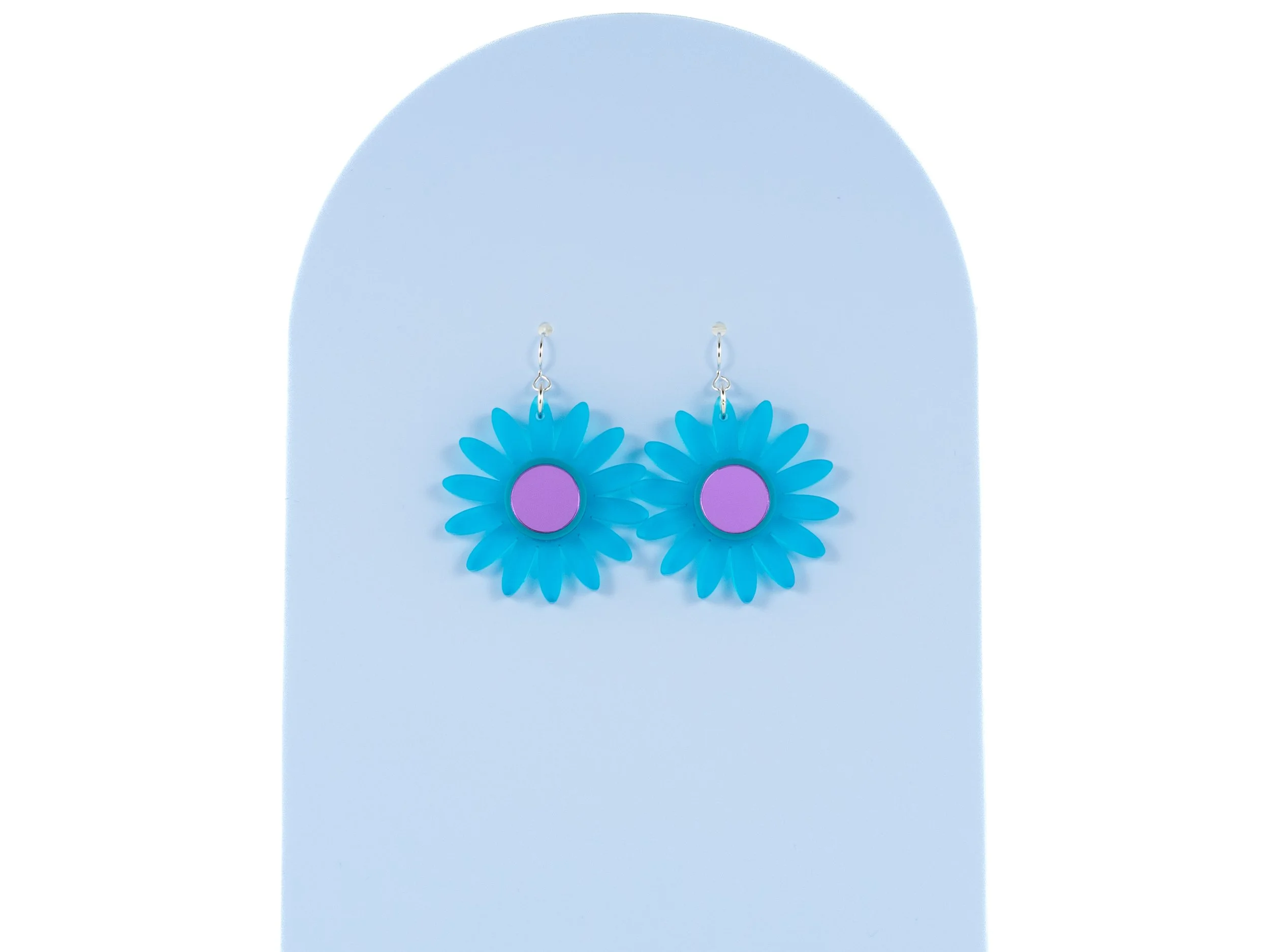 Acrylic Chamomile Flowers in Several Color Options