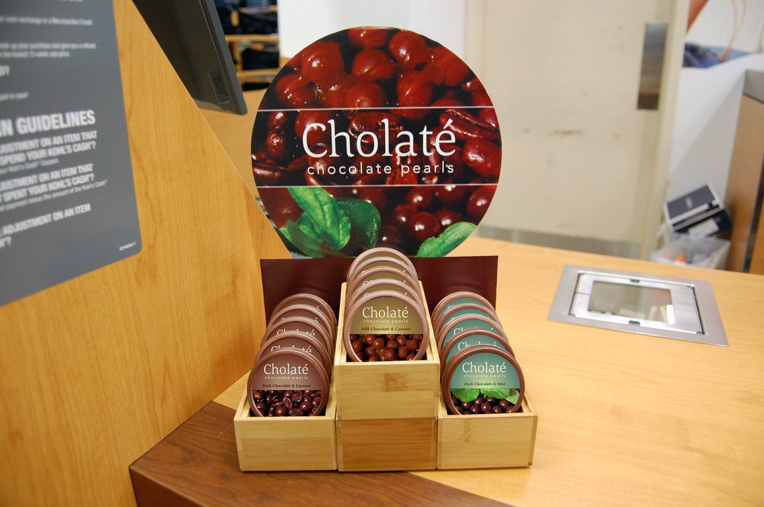 Cholate_Chocolate_Pearls_Brand_Identity_Point_of_Purchase_Display_2.jpg