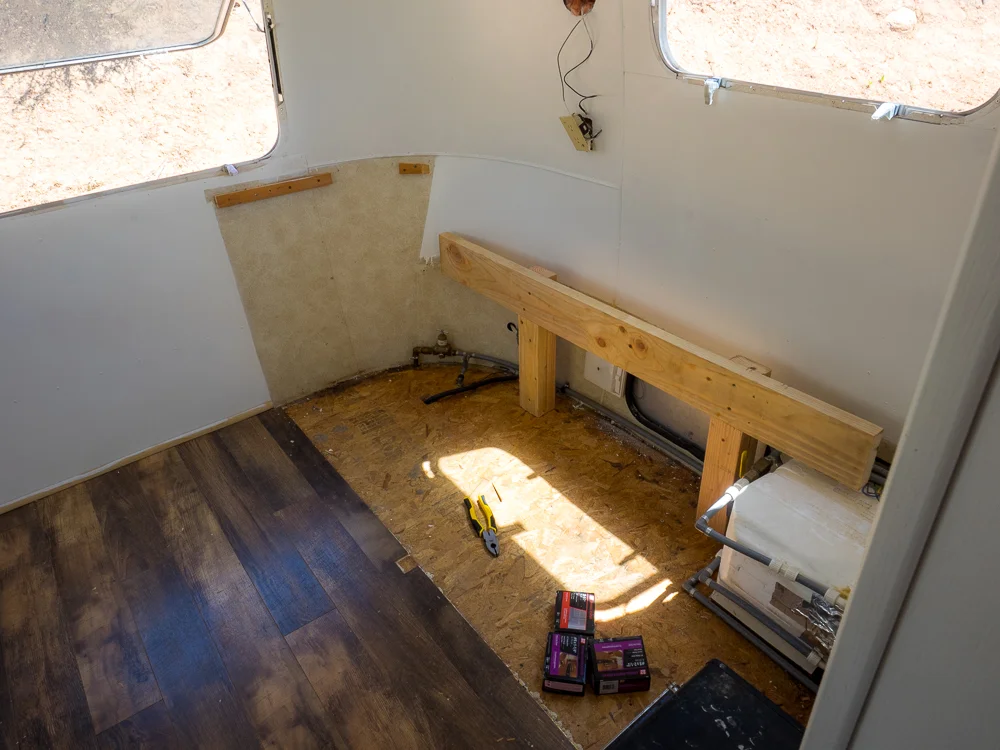 footboardWithLegs.jpg
