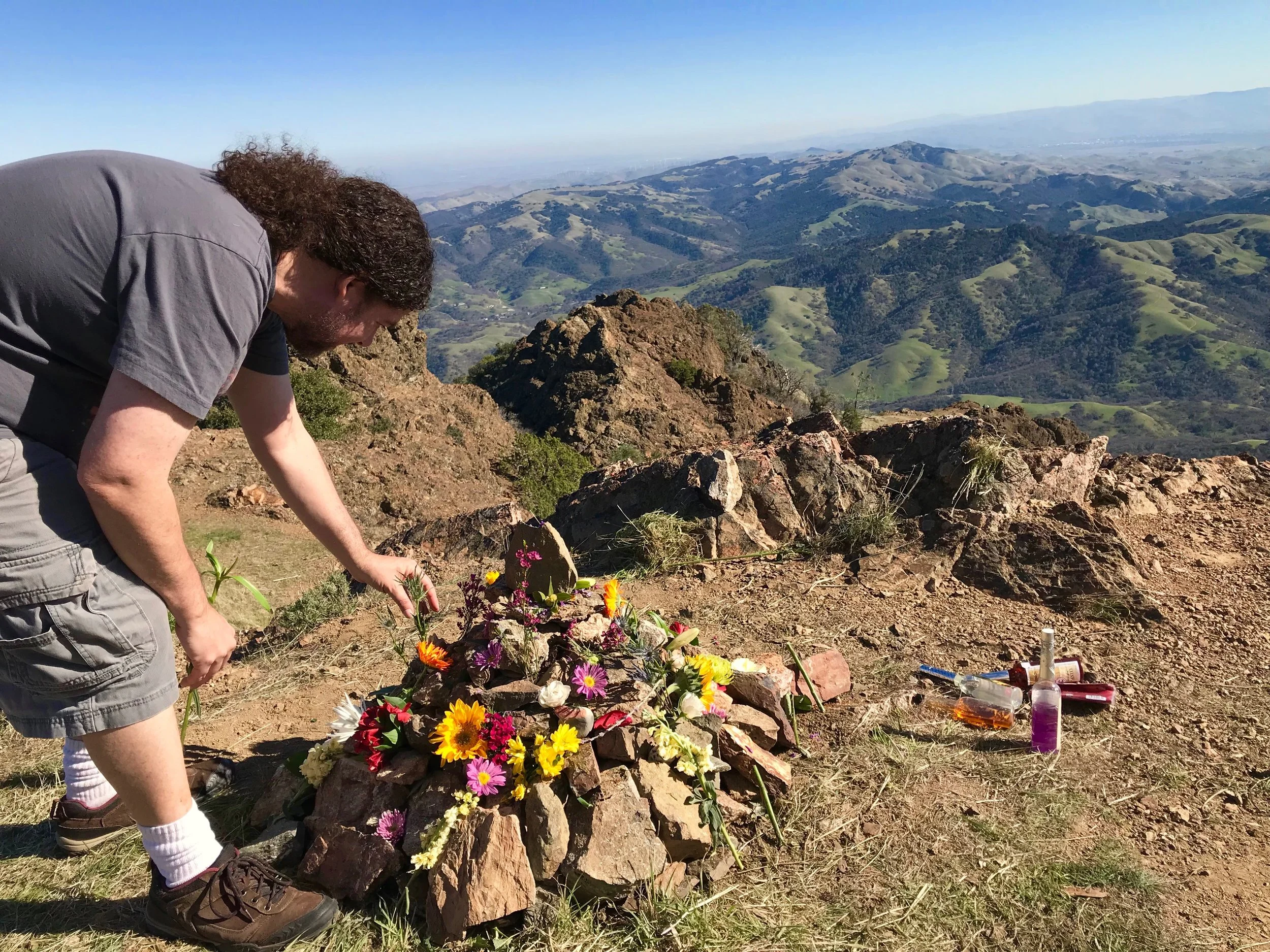 Apacheta building with Mount Diablo