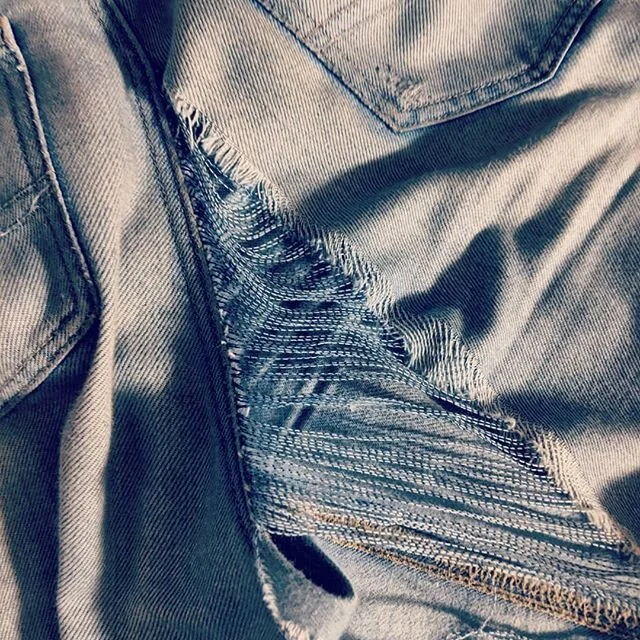 Is this why people aren't wearing rigid denim during quarantine? #notmeantforsitting #quarantinecrisis #quarantinewear #rigiddenim #rip