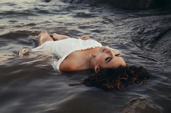 floating on water, cleansing