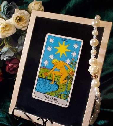 tarot, oracle, runes