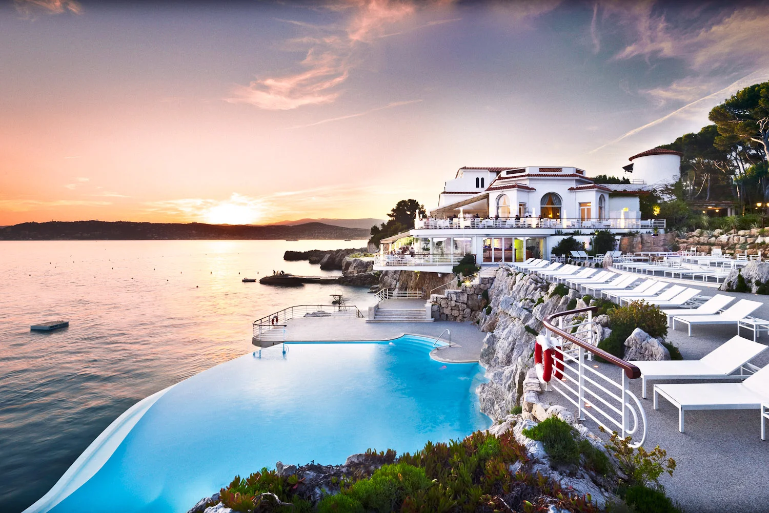 Hotel-du-Cap-Eden-Roc-swimming-pool.jpg