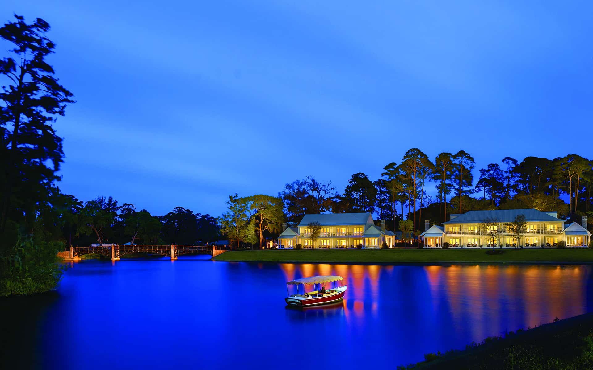 MPB-Architectural-Lagoon-Guest-House-Night-V2-1920x1200.jpg