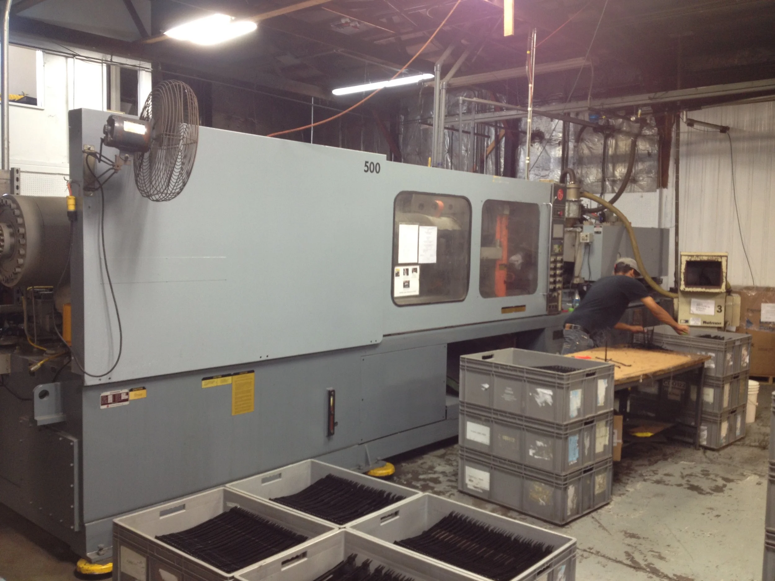 LG IDE500EN 500T 500 Ton Max Part Length/Width 25” x 25” Max Part Weight: 83.2 oz Max Mold Width: 32″ Min Stack Height: 13.5″ Max Daylight: 57.25″ Ejector Stroke: 7″