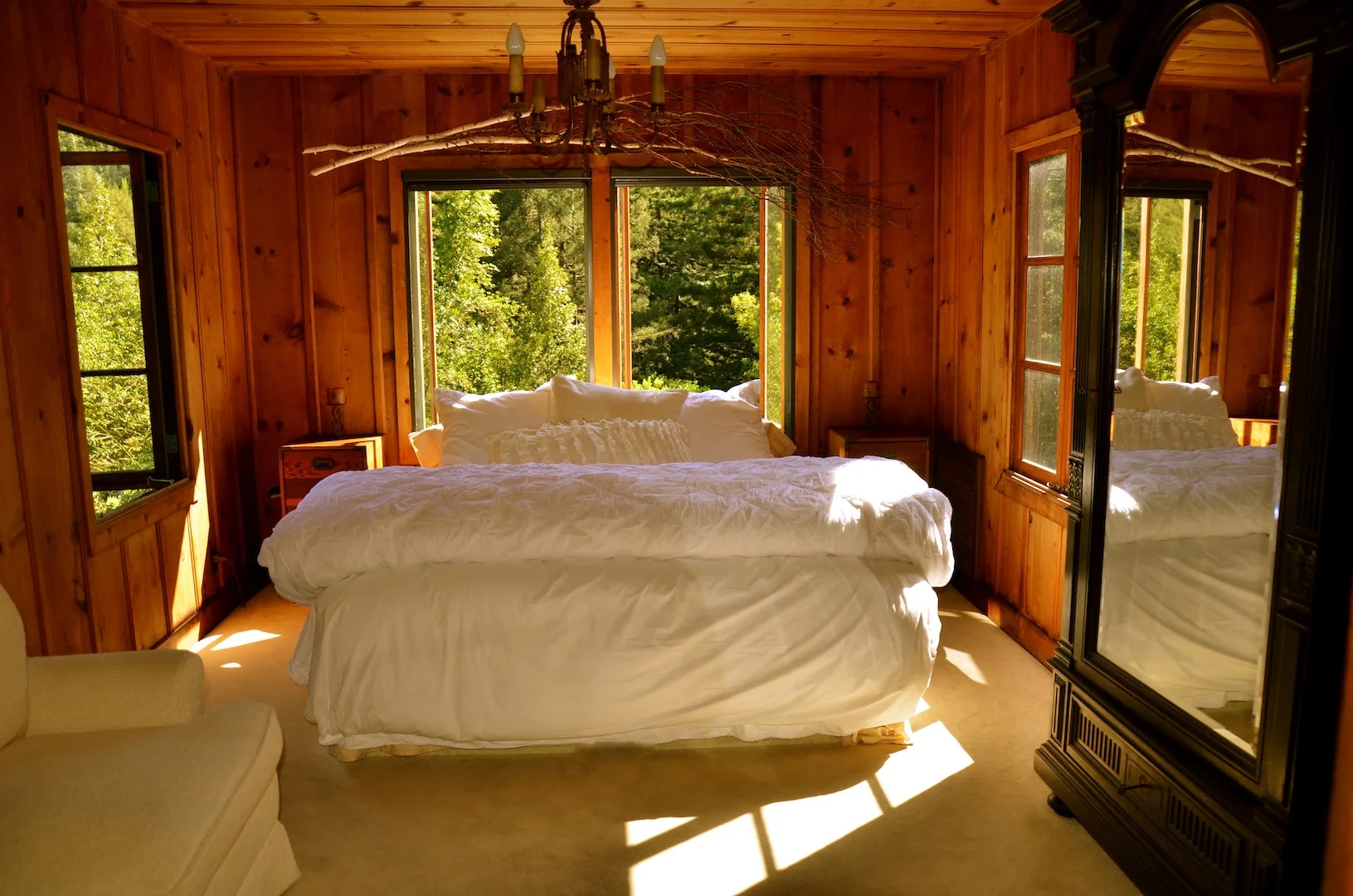 8 Master Bedroom.JPG