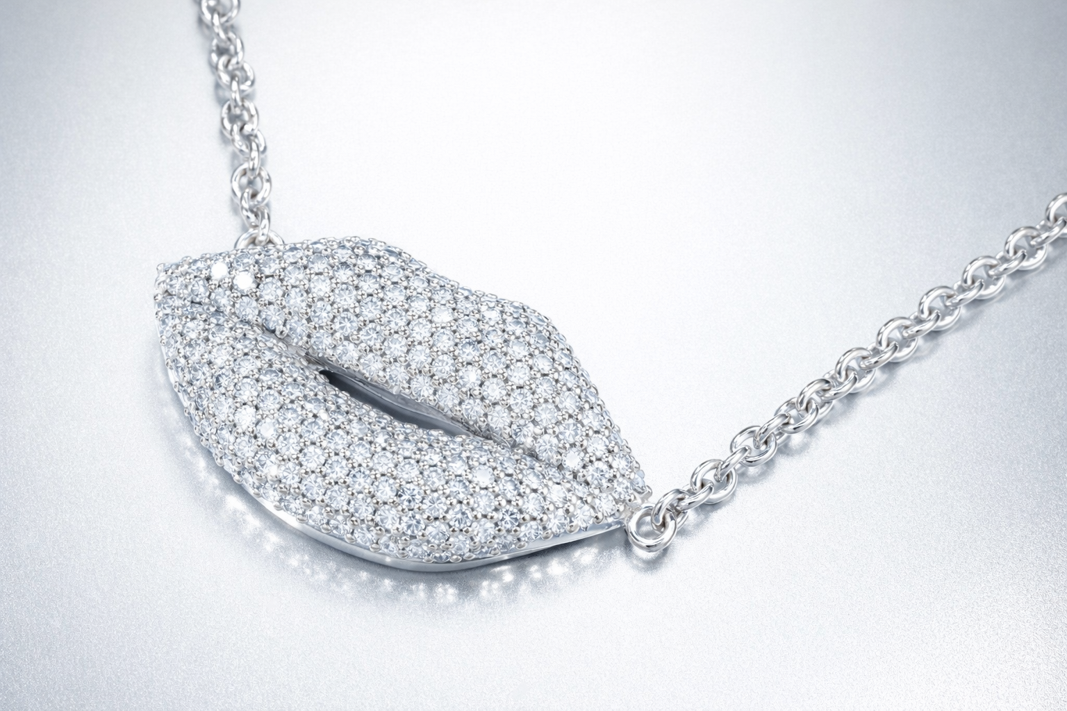 Lips Pendant 2.png