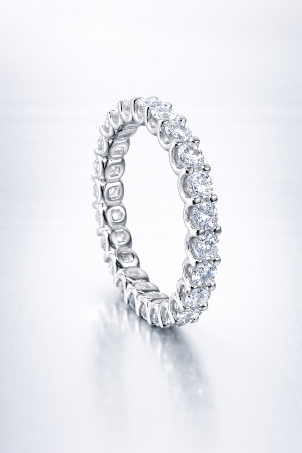 Small eternity band platinum up .png