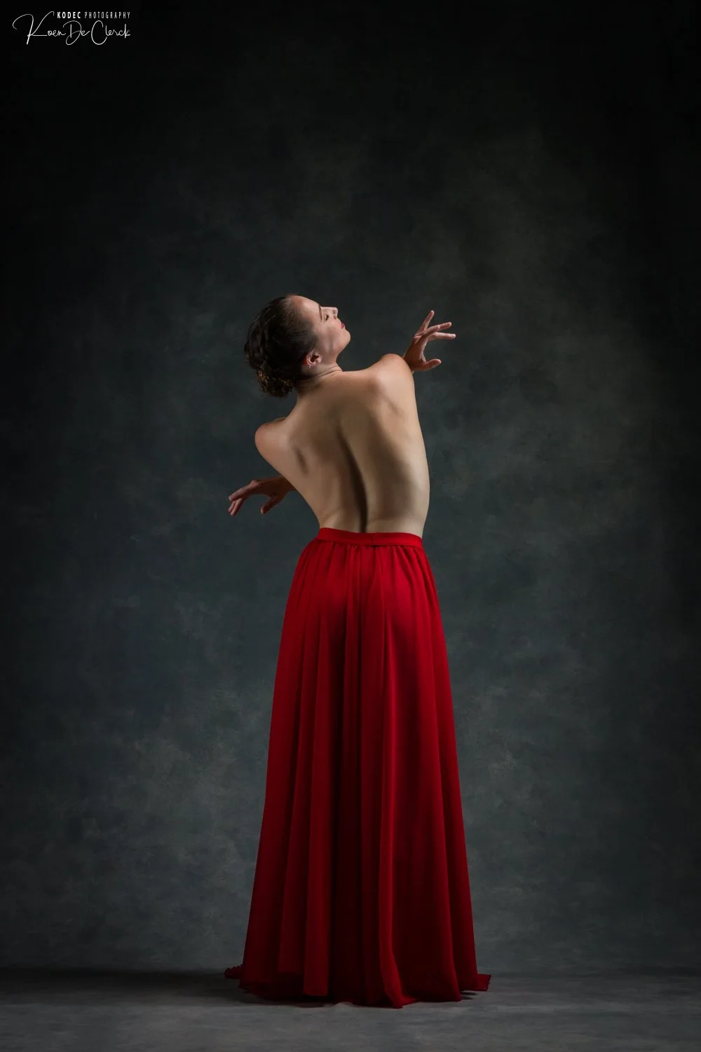 0102 Silke Dance Torn Stockings Studio 2025.jpg