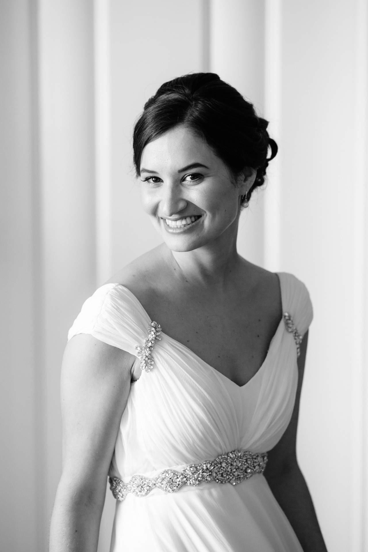 gathered chiffon v-neck wedding dress crystal belt