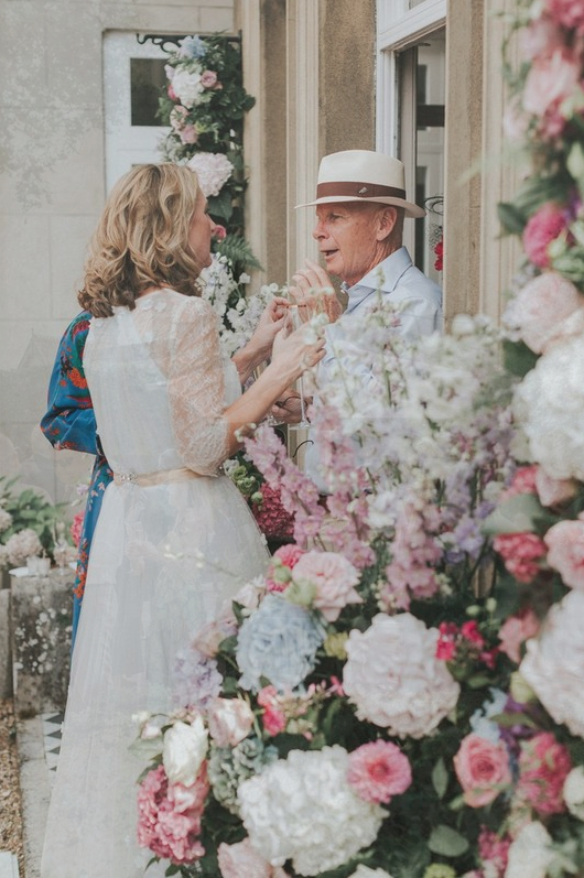 victoria derbyshire, blue wedding dress, amazing floral display