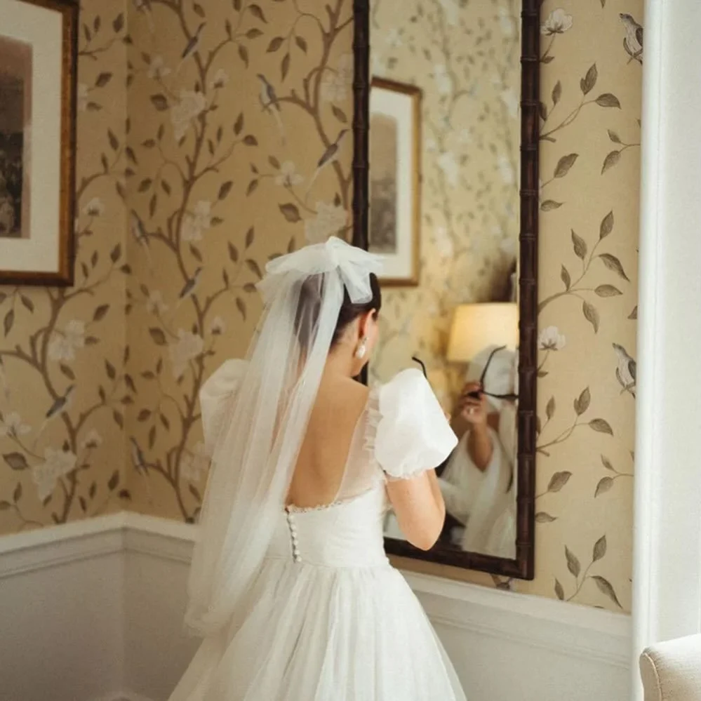 Head to my blog for the sweetest wedding gown for the sweetest bride. I love this look - part nostalgic, part tradition, part Modern. Still loving cute little puff sleeves too!

Photo by @rebeccahookphotography 

#puffsleeves #bespokeweddingdress #lo