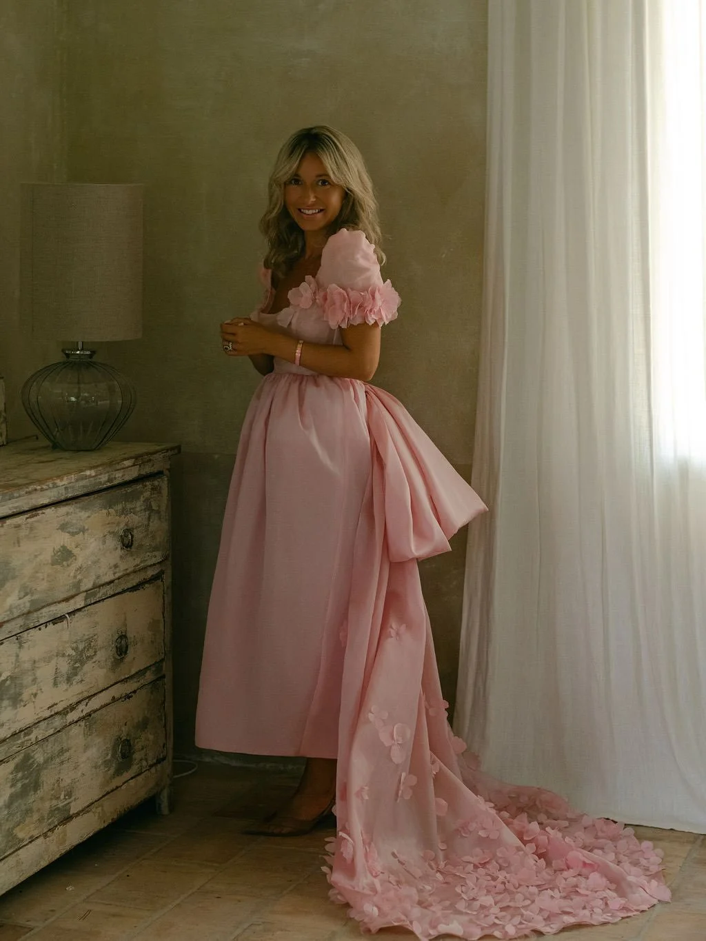 A modern interpretation of Audrey Hepburn

For the rehearsal dinner, this bespoke look was designed to feel playful yet elegant. A bright pink statement in sculpted organza, shaped into a soft tulip form that holds structure while remaining light. Th