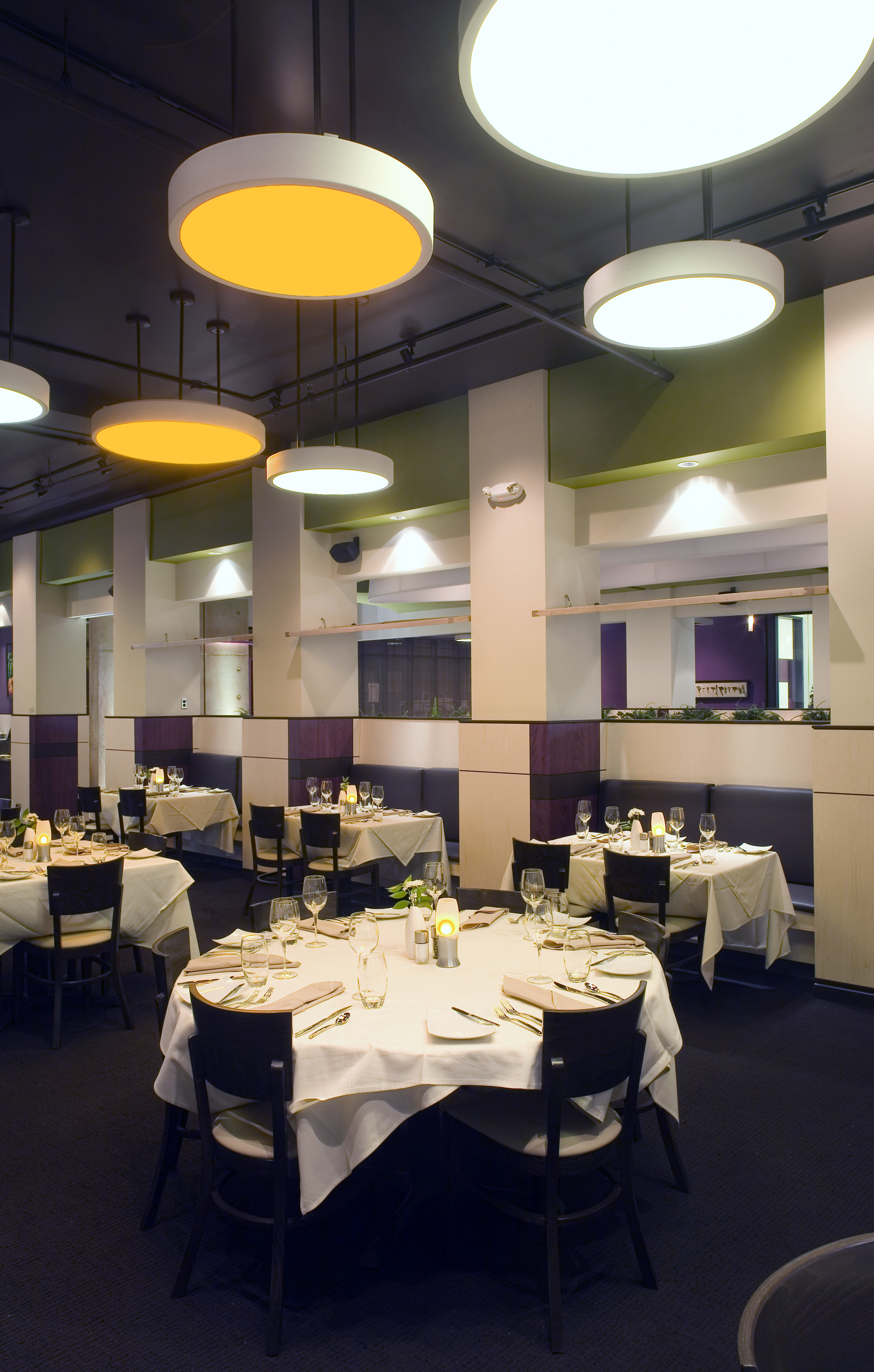 Side Dining Toward Main.jpg