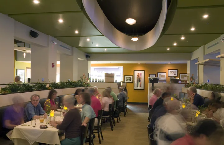 IDA - dining people-2.jpg