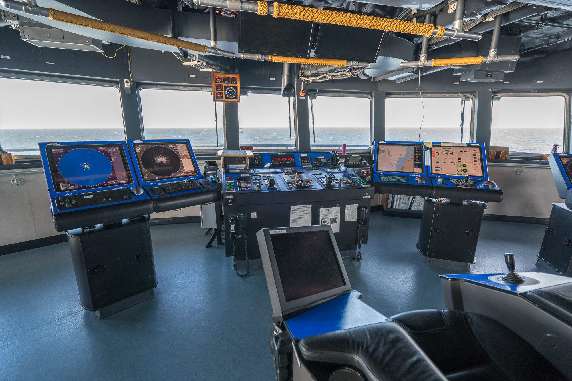 The high-tech bridge of the R/V Sikuliaq . Photo credit: Andrew McDonnell