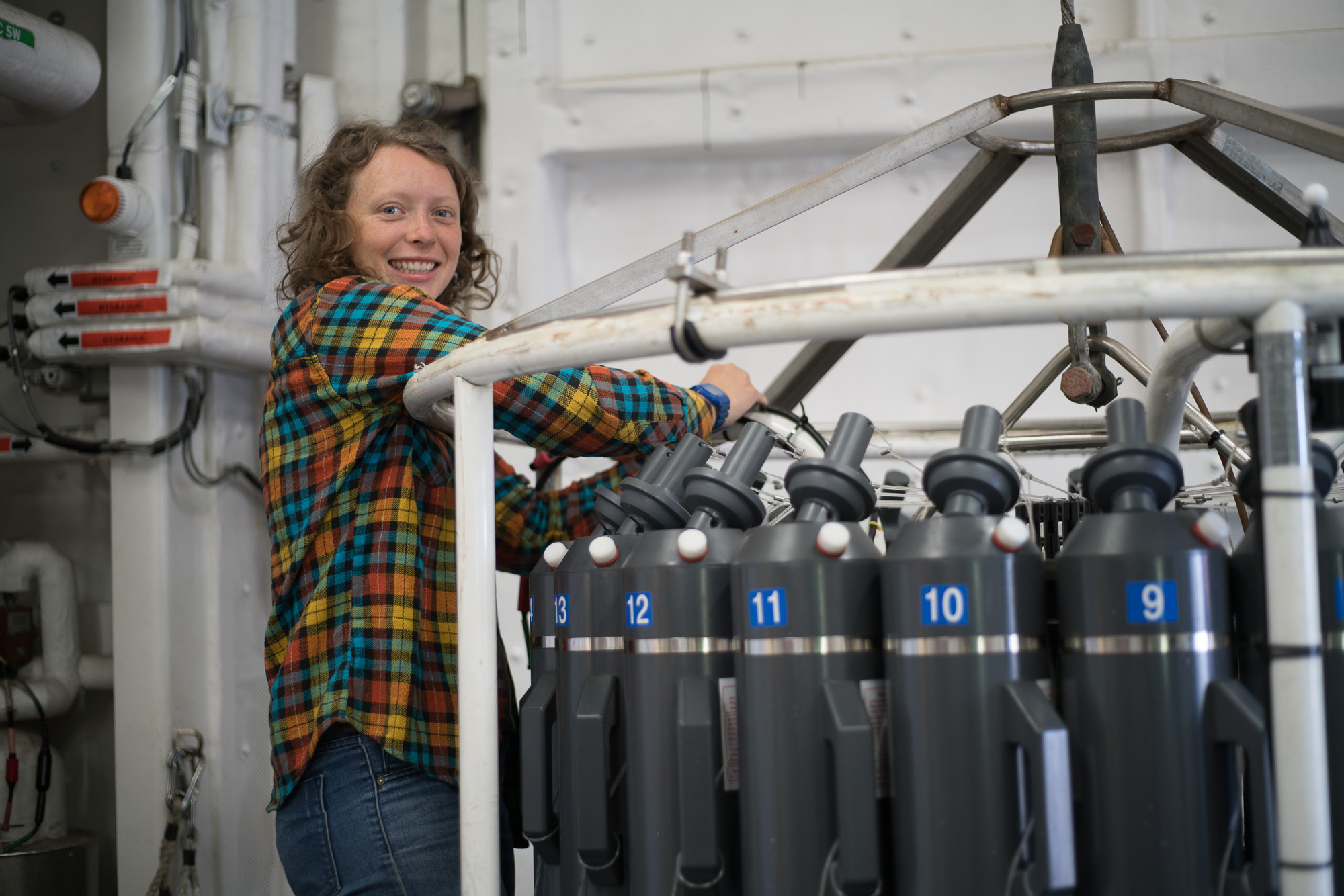 Stephanie connects the Underwater Vision Profiler to the computer. Photo credit: Andrew McDonnell