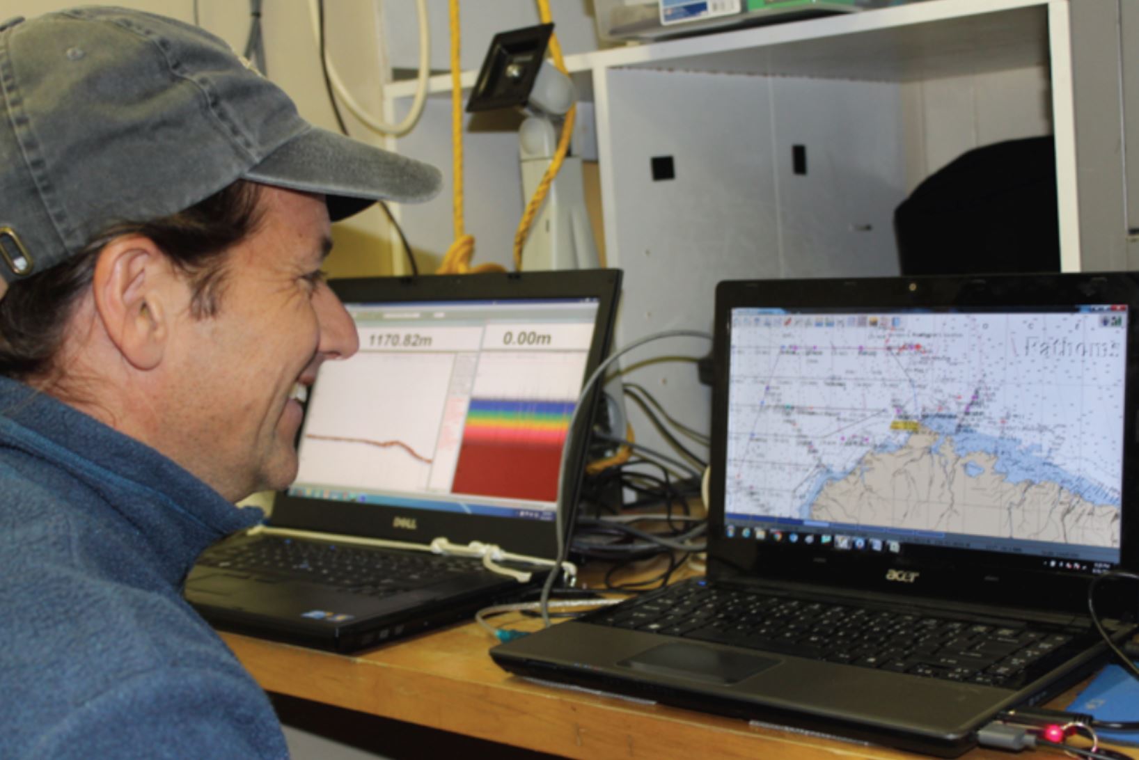 Alex De Robertis explaining the mechanisms of the echogram and an interactive map.Photo credit: Alicia Flores