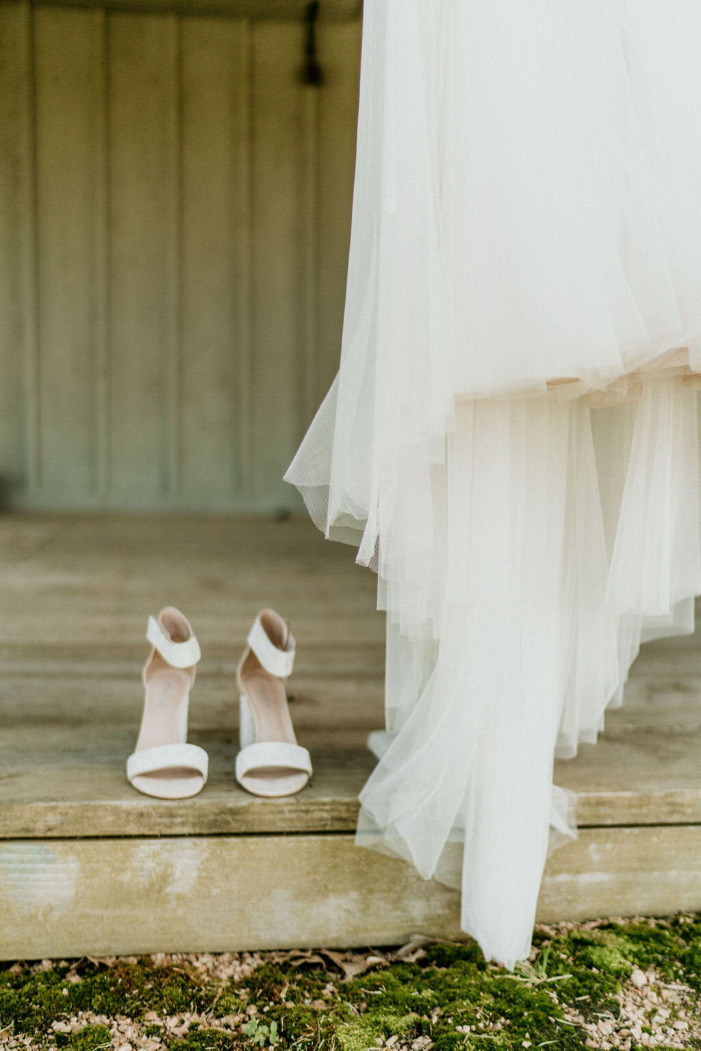 Ranch-Style Micro Wedding dress and shoes
