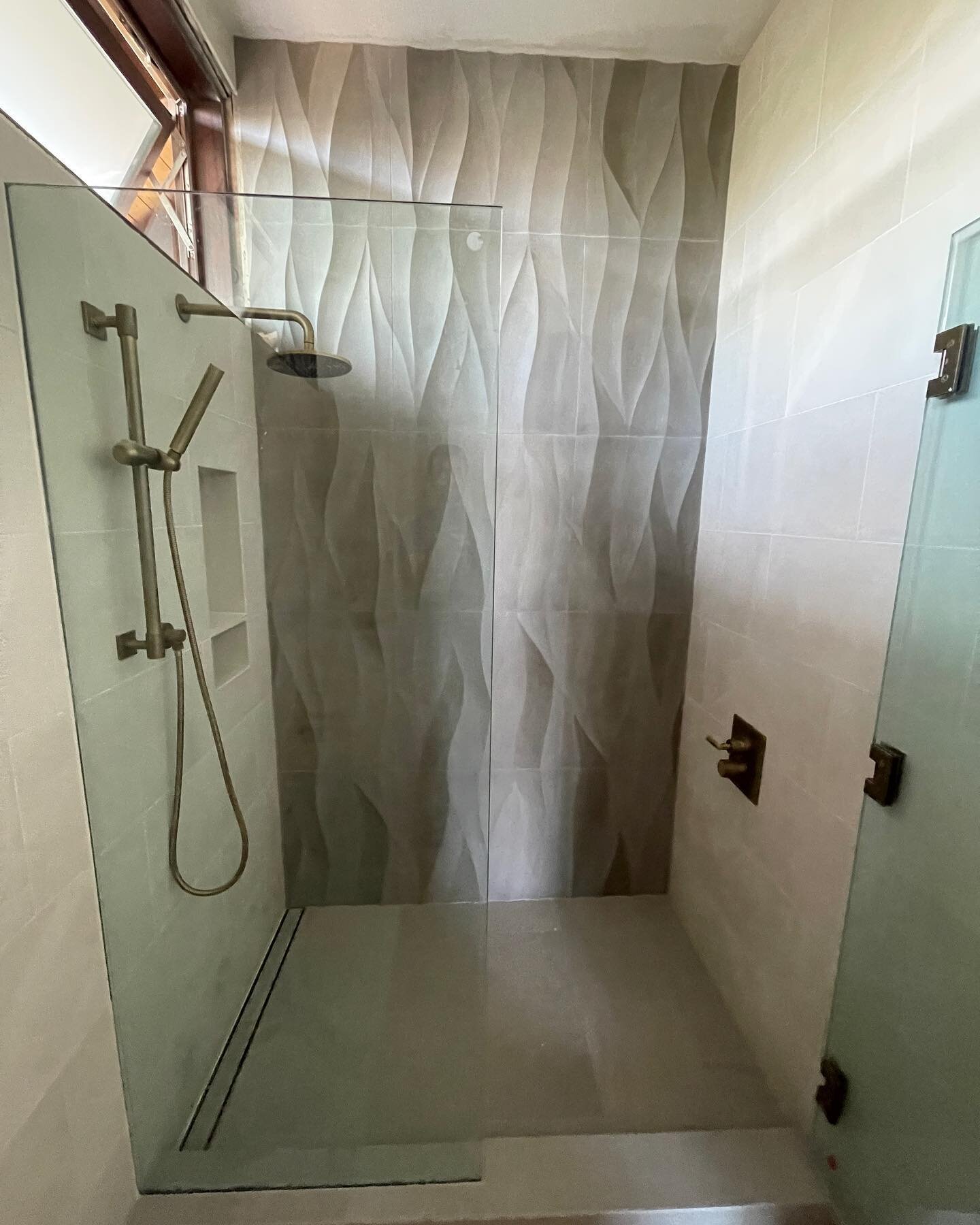Basalt wavy shower