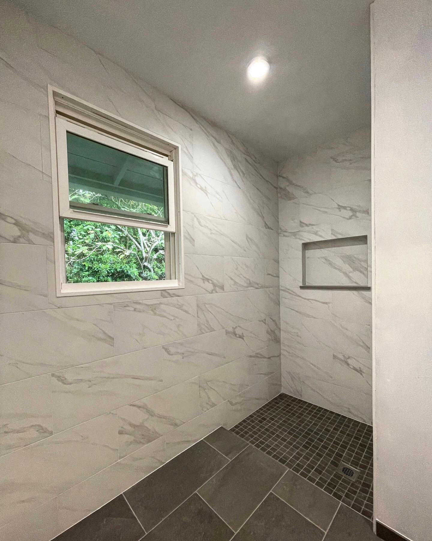 Recessed shower pan for this bathroom remodel 👌🏻 #shower #design #construction #tilesdesign #tiles #bathroomdesign #bathroomremodel #showerdesign #hawaii