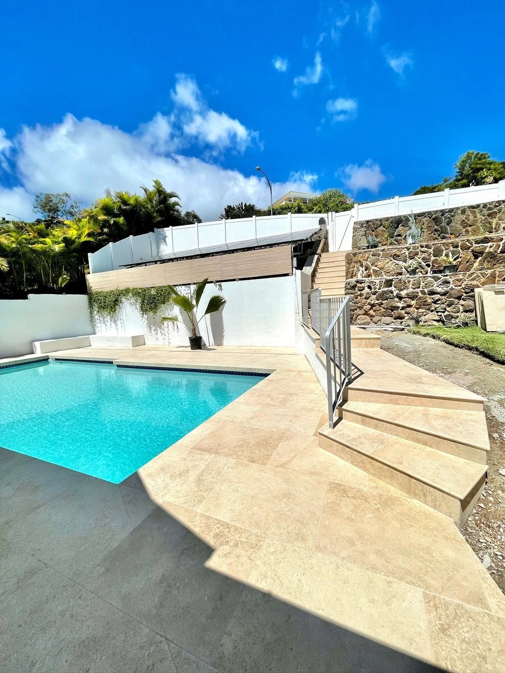 Limestone Tiled Stairs 
 
Limestone is an ideal choice for poolside stairs in Hawaii as it stays cool underfoot for comfort in hot weather.