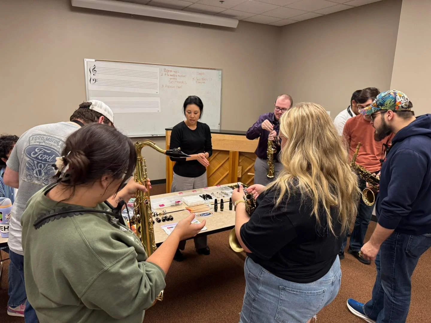 Our first studio solo performance day is in the books, with performances of Dahl, Ravel, Tomasi, and Mackey! We were delighted to have a quick visit from @chikasax_, who gave very helpful feedback to our performers and also allowed the studio to try
